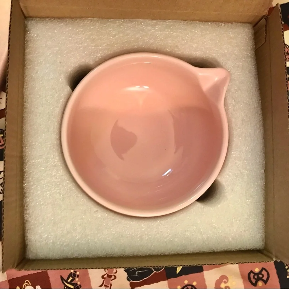 Sakuraco Wagasi Sakura dish with black Chasen and pink cat tea bowl NIB - Picture 4 of 13